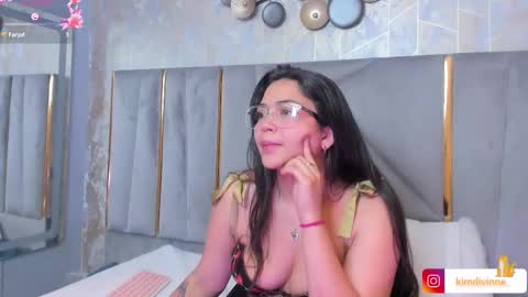 Snapshot of kimdevinne chatting on March 12, 2025, 10:05 am KIM online show from March 12, 2025, 10:05 am