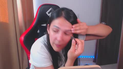 Snapshot of kimflexible_ chatting on January 25, 2025, 9:35 pm Kim 3 online show from January 25, 2025, 9:35 pm