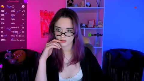 kimi_glow online show from September 20, 2025, 7:04 pm