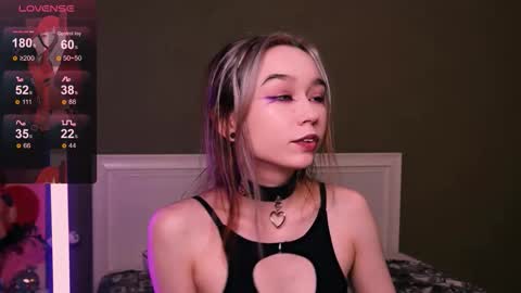 Snapshot of kimiko_luv chatting on November 16, 2025, 6:24 pm Kimiko online show from November 16, 2025, 6:24 pm