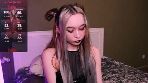 Snapshot of kimiko_luv chatting on November 25, 2025, 5:46 pm Kimiko online show from November 25, 2025, 5:46 pm