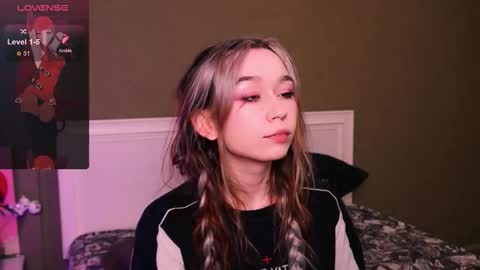 Snapshot of kimiko_luv chatting on November 30, 2025, 8:13 pm Kimiko online show from November 30, 2025, 8:13 pm