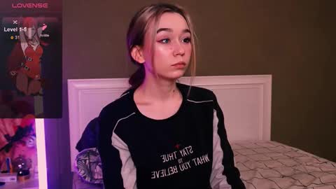 Snapshot of kimiko_luv chatting on December 14, 2025, 11:48 am Kimiko online show from December 14, 2025, 11:48 am