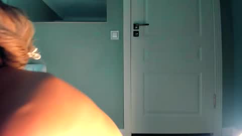 Kiki  online show from September 23, 2025, 9:51 pm