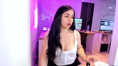 Camila online show from September 24, 2025, 1:14 pm