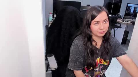 Camila online show from March 9, 2026, 12:09 pm