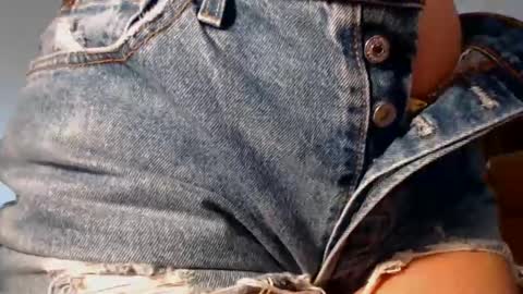 Kim Lee  online show from March 7, 2025, 2:23 pm