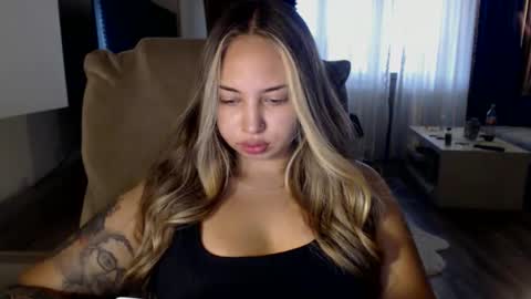 Kim Lee  online show from October 14, 2025, 11:22 am