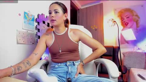 kimmberly_saenz_ online show from February 27, 2026, 9:59 pm