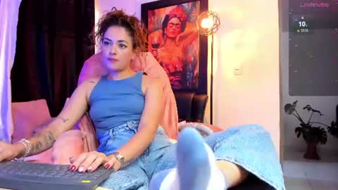 kimmberly_saenz_ online show from June 18, 2026, 10:25 pm