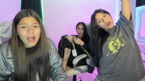 Snapshot of kimmi_foxy chatting on December 17, 2024, 10:54 pm kimmi online show from December 17, 2024, 10:54 pm