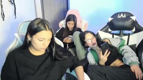 Snapshot of kimmi_foxy chatting on November 12, 2025, 11:25 pm kimmi online show from November 12, 2025, 11:25 pm