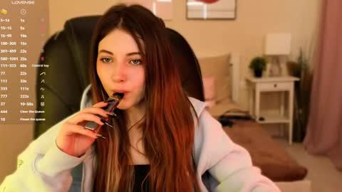 Snapshot of kimmie_shine chatting on May 27, 2026, 3:31 pm Your Kimmie follow me online show from May 27, 2026, 3:31 pm