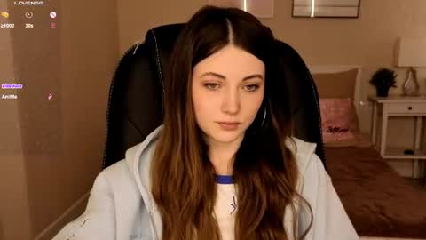 Snapshot of kimmie_shine chatting on June 17, 2026, 1:45 pm Your Kimmie follow me online show from June 17, 2026, 1:45 pm