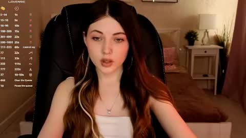 Snapshot of kimmie_shine chatting on June 23, 2026, 9:18 am Your Kimmie follow me online show from June 23, 2026, 9:18 am