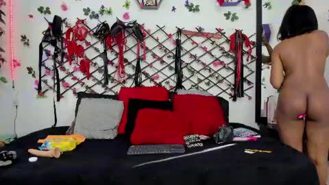 kimmy_woold online show from June 20, 2026, 1:25 pm