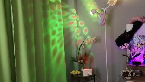 kina_ka online show from November 8, 2025, 9:31 am