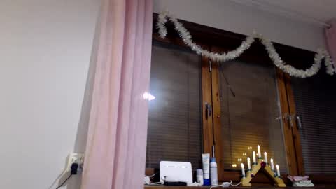 Snapshot of kingandprincess chatting on December 8, 2024, 4:50 pm sexysexyhotwetpinkredpussy online show from December 8, 2024, 4:50 pm