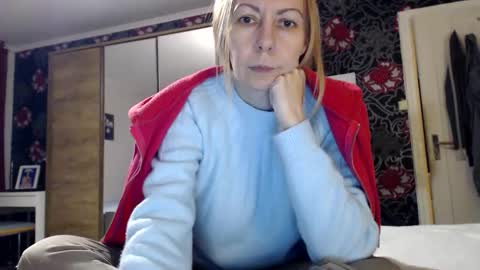 Snapshot of kingandprincess chatting on November 1, 2025, 5:59 pm sexysexyhotwetpinkredpussy online show from November 1, 2025, 5:59 pm