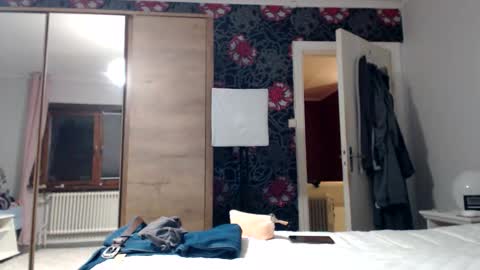 Snapshot of kingandprincess chatting on November 2, 2025, 5:26 pm sexysexyhotwetpinkredpussy online show from November 2, 2025, 5:26 pm