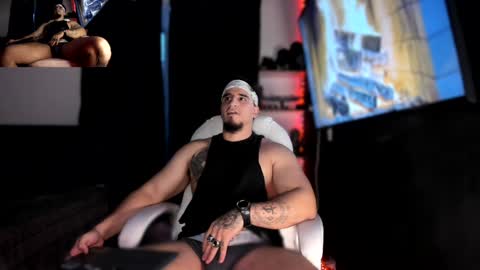 Snapshot of kingbear777 chatting on December 5, 2024, 8:33 pm King Bear online show from December 5, 2024, 8:33 pm