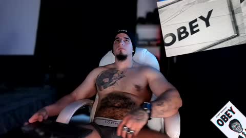 Snapshot of kingbear777 chatting on February 5, 2025, 1:04 am King Bear online show from February 5, 2025, 1:04 am