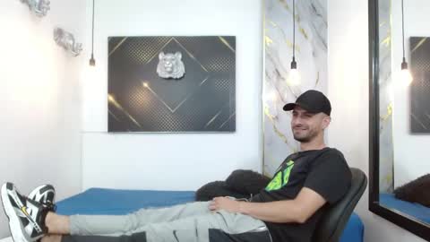 KING  online show from May 1, 2026, 3:55 am