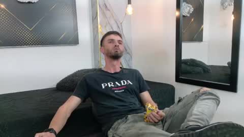 KING  online show from May 9, 2026, 3:01 am
