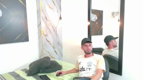 KING  online show from May 12, 2026, 4:42 am