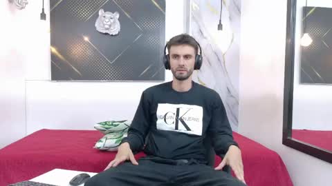 KING  online show from June 8, 2026, 3:29 am