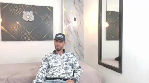 KING  online show from July 11, 2026, 3:42 am