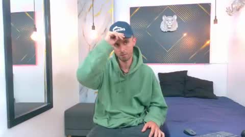 KING  online show from July 21, 2026, 3:42 am