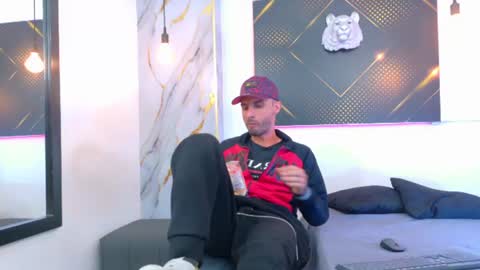 KING  online show from July 22, 2026, 3:31 am