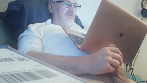 Snapshot of kingtongue10 chatting on January 6, 2026, 10:23 pm kingtongue10 online show from January 6, 2026, 10:23 pm