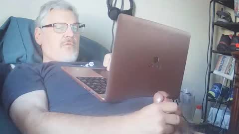 Snapshot of kingtongue10 chatting on January 13, 2026, 9:42 pm kingtongue10 online show from January 13, 2026, 9:42 pm