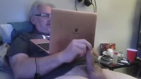 Snapshot of kingtongue10 chatting on April 25, 2026, 11:35 am kingtongue10 online show from April 25, 2026, 11:35 am