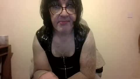 Snapshot of kingwillywoo chatting on January 7, 2025, 1:14 pm Cynthia Pvc lips online show from January 7, 2025, 1:14 pm