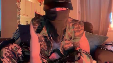 Snapshot of kinksterarmyboi chatting on April 4, 2026, 7:17 am kinksterarmyboi online show from April 4, 2026, 7:17 am