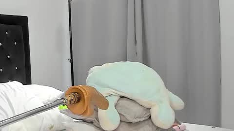 Snapshot of kinky_alisson chatting on February 18, 2025, 12:06 pm Alisson Summers online show from February 18, 2025, 12:06 pm