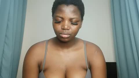 Snapshot of kinky_lola1 chatting on September 28, 2025, 12:43 pm Lola online show from September 28, 2025, 12:43 pm