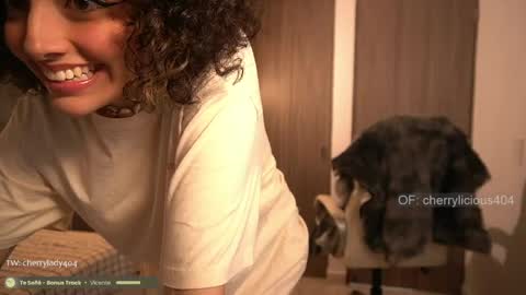Snapshot of kinky_mj chatting on May 21, 2026, 5:20 pm Mary your fav curly girl online show from May 21, 2026, 5:20 pm