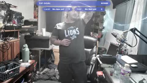 Snapshot of kinkybiguy14 chatting on October 27, 2025, 7:45 am Kinky Cassie online show from October 27, 2025, 7:45 am