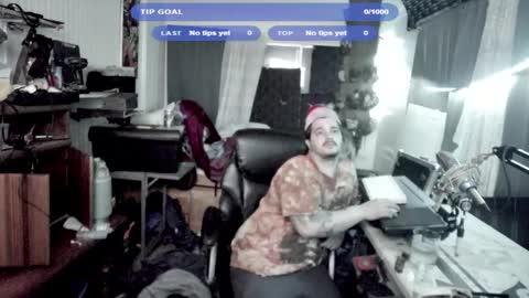 Snapshot of kinkybiguy14 chatting on October 29, 2025, 8:49 am Kinky Cassie online show from October 29, 2025, 8:49 am