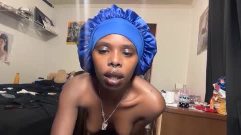 Snapshot of kinkycoupleinteracial chatting on December 4, 2025, 5:50 am interracialfacial online show from December 4, 2025, 5:50 am