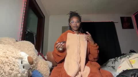 Snapshot of kinkycoupleinteracial chatting on December 17, 2025, 4:40 am interracialfacial online show from December 17, 2025, 4:40 am