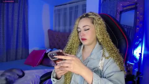 Snapshot of kinkydoll_ chatting on March 1, 2025, 4:26 am Sara online show from March 1, 2025, 4:26 am