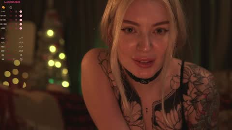 kinkylina_ online show from December 27, 2024, 2:22 pm