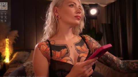 kinkylina_ online show from October 11, 2025, 11:42 am