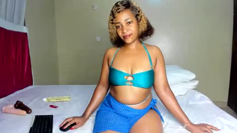 Snapshot of kinkylyla chatting on May 12, 2026, 1:36 am Kinky online show from May 12, 2026, 1:36 am