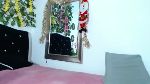 Snapshot of kinkysweet__ chatting on December 6, 2024, 1:40 am Isabella online show from December 6, 2024, 1:40 am